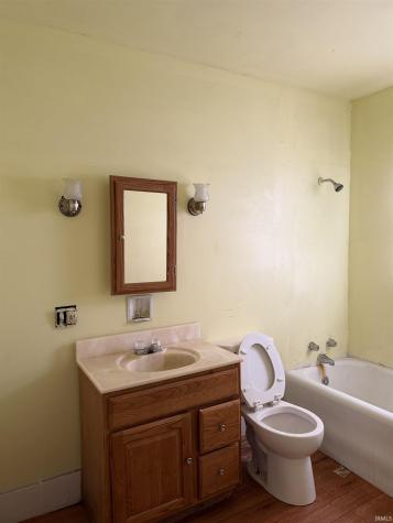 909 Huey Street South Bend IN 46628
