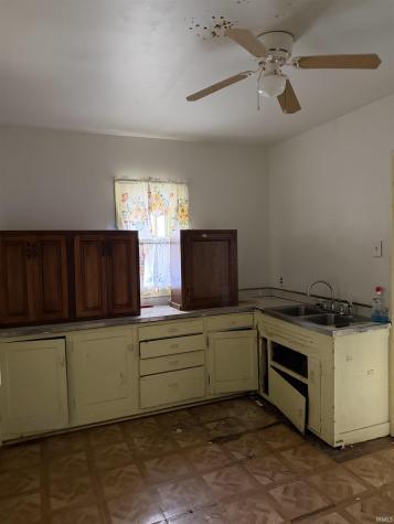 909 Huey Street South Bend IN 46628