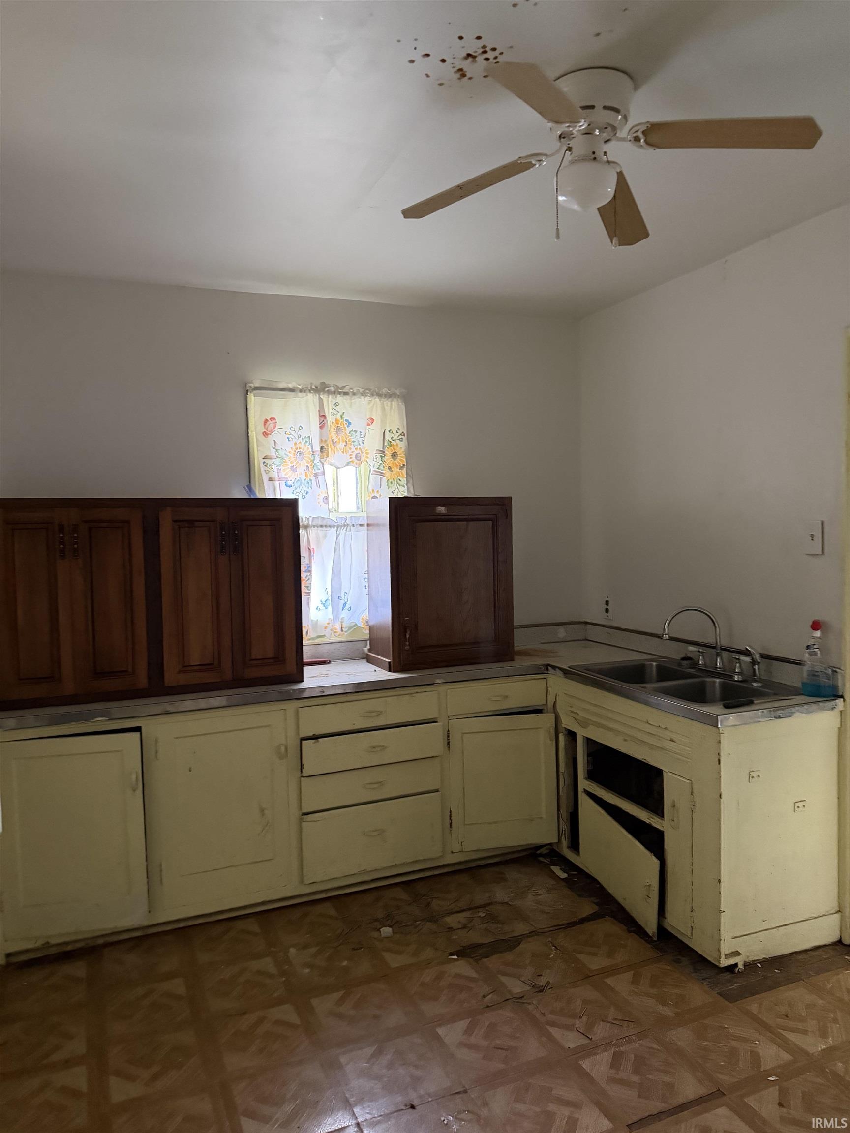 909 Huey Street South Bend IN 46628