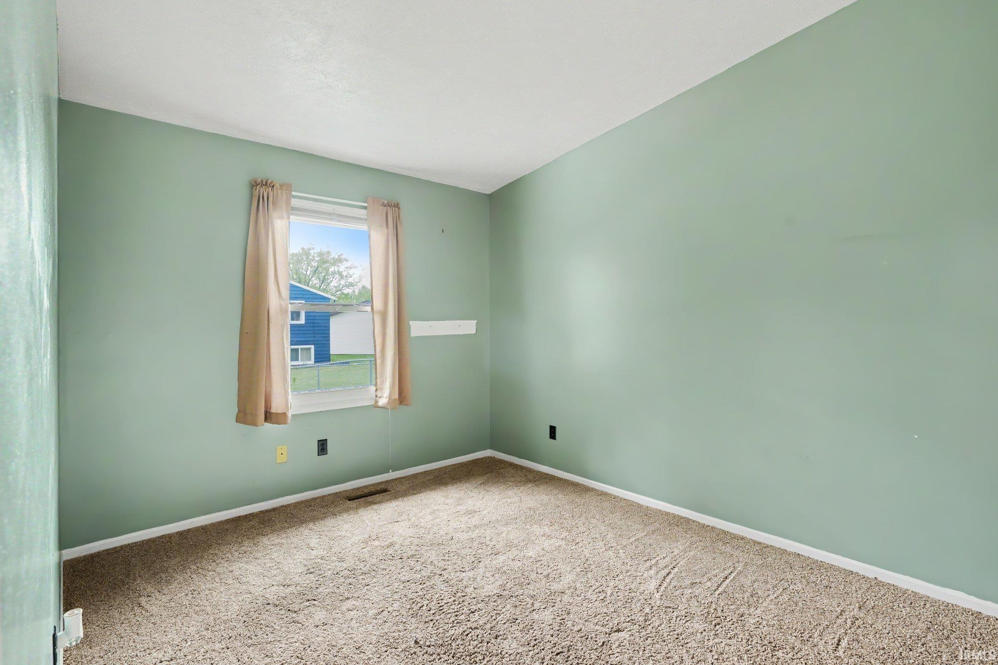 1960 Greenock Drive South Bend IN 46614