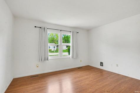 1960 Greenock Drive South Bend IN 46614