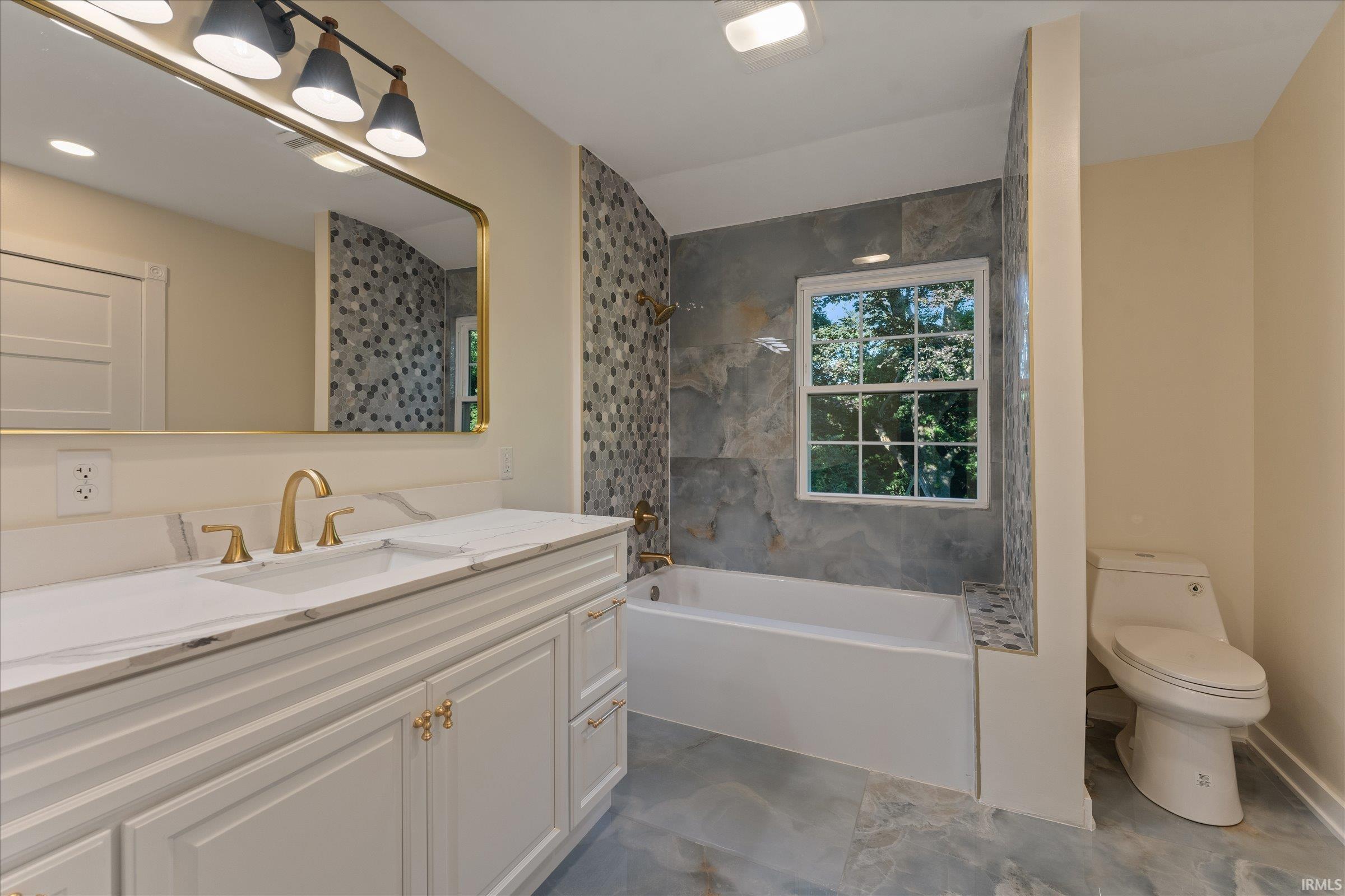 3002 Robinhood Lane South Bend IN 46614
