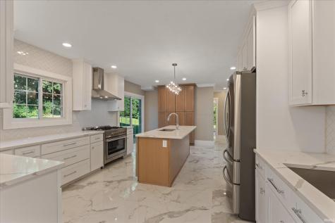 3002 Robinhood Lane South Bend IN 46614
