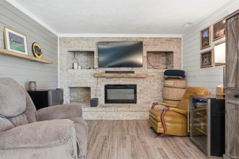 302 Hickory Grove Road Hartford City IN 47348