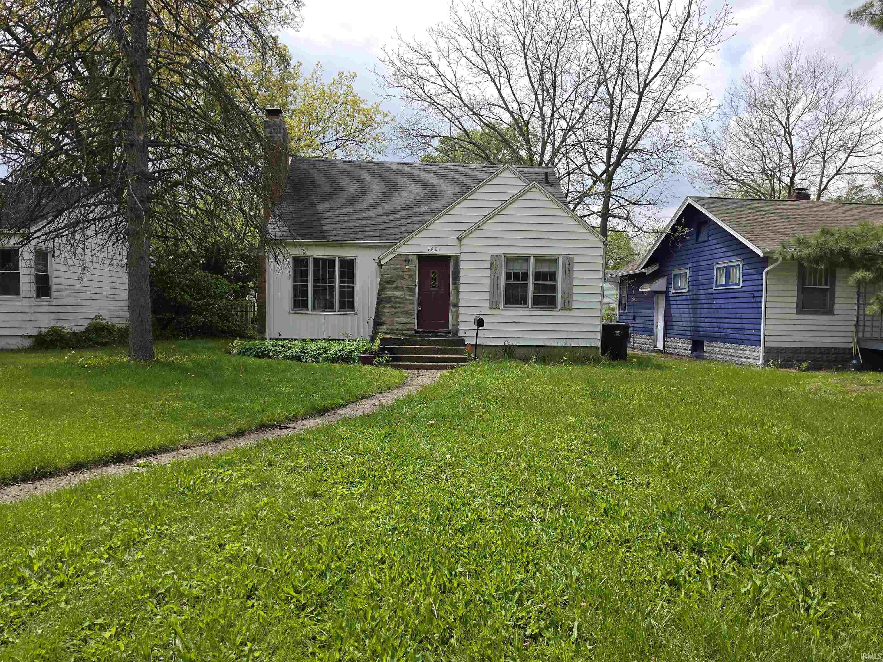 1621 College Street South Bend IN 46628