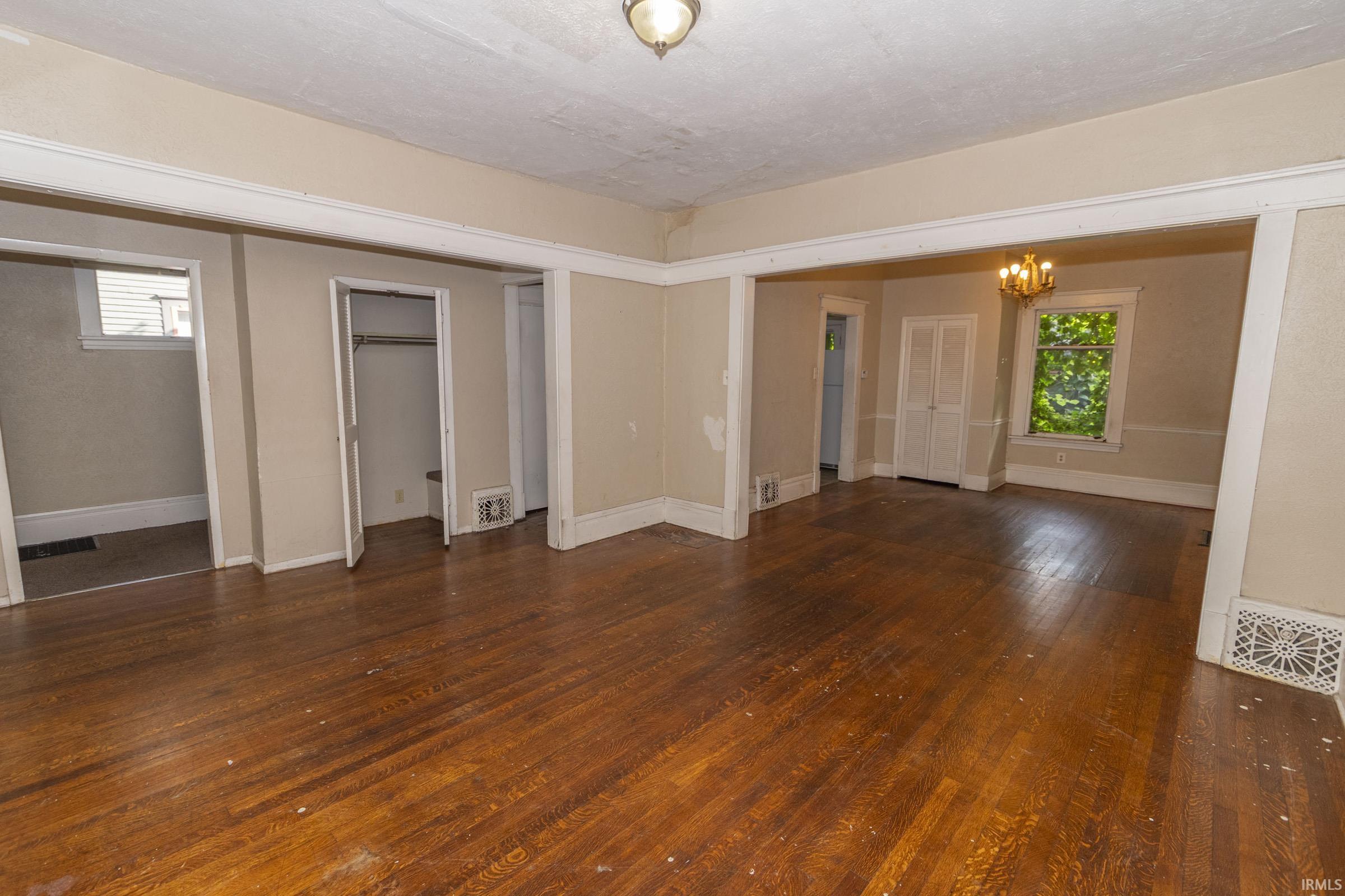 1104 Woodward Avenue South Bend IN 46616