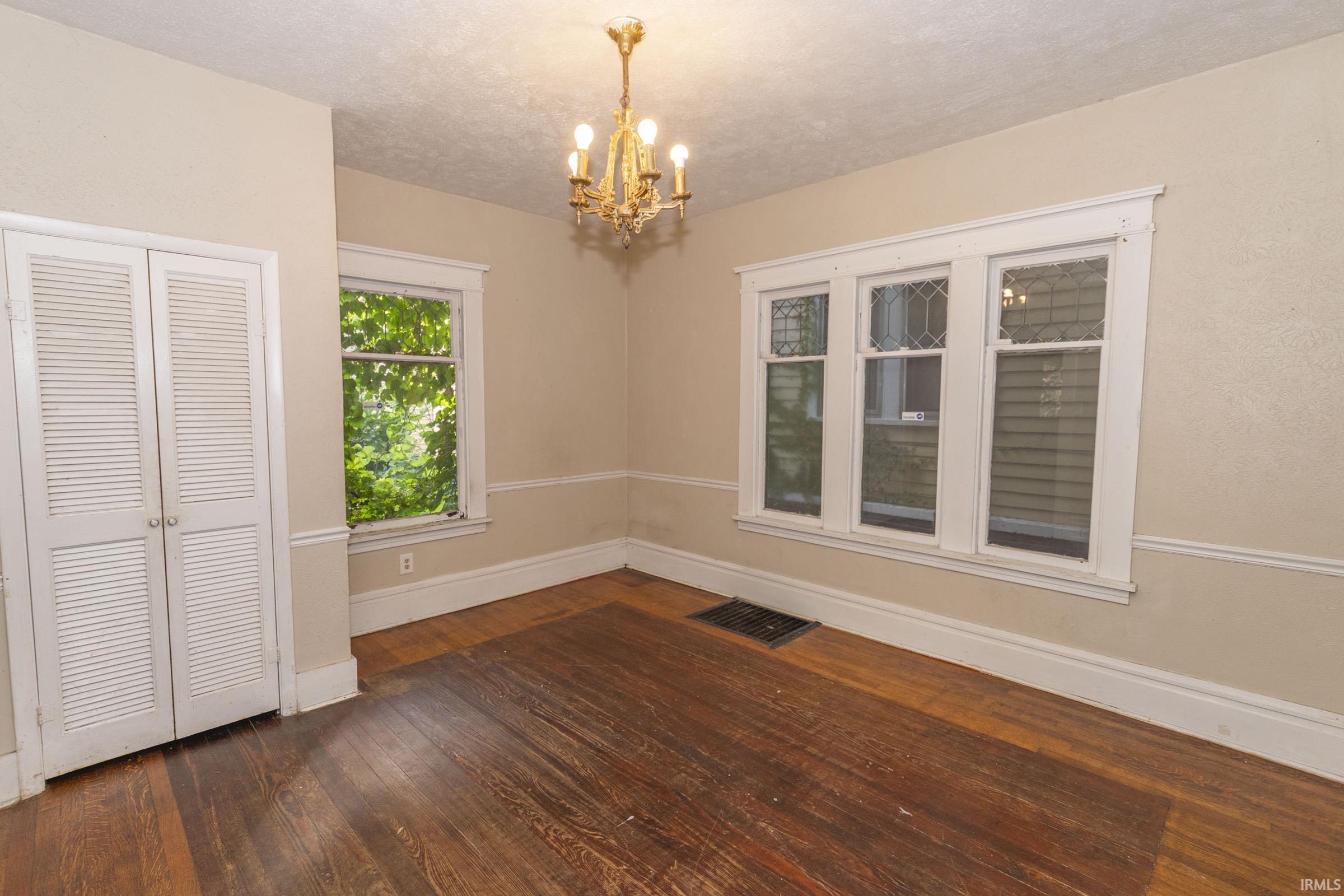 1104 Woodward Avenue South Bend IN 46616