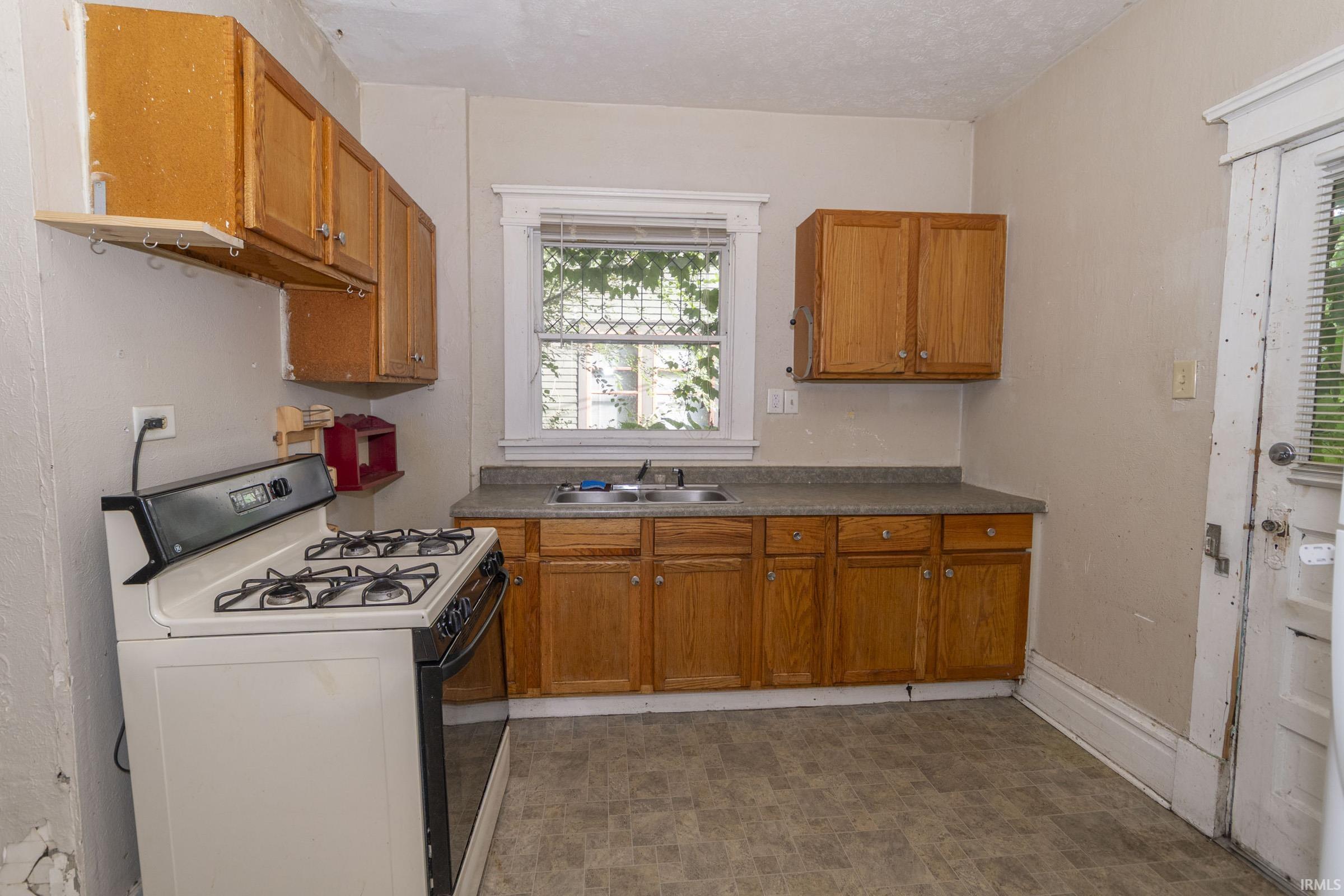 1104 Woodward Avenue South Bend IN 46616