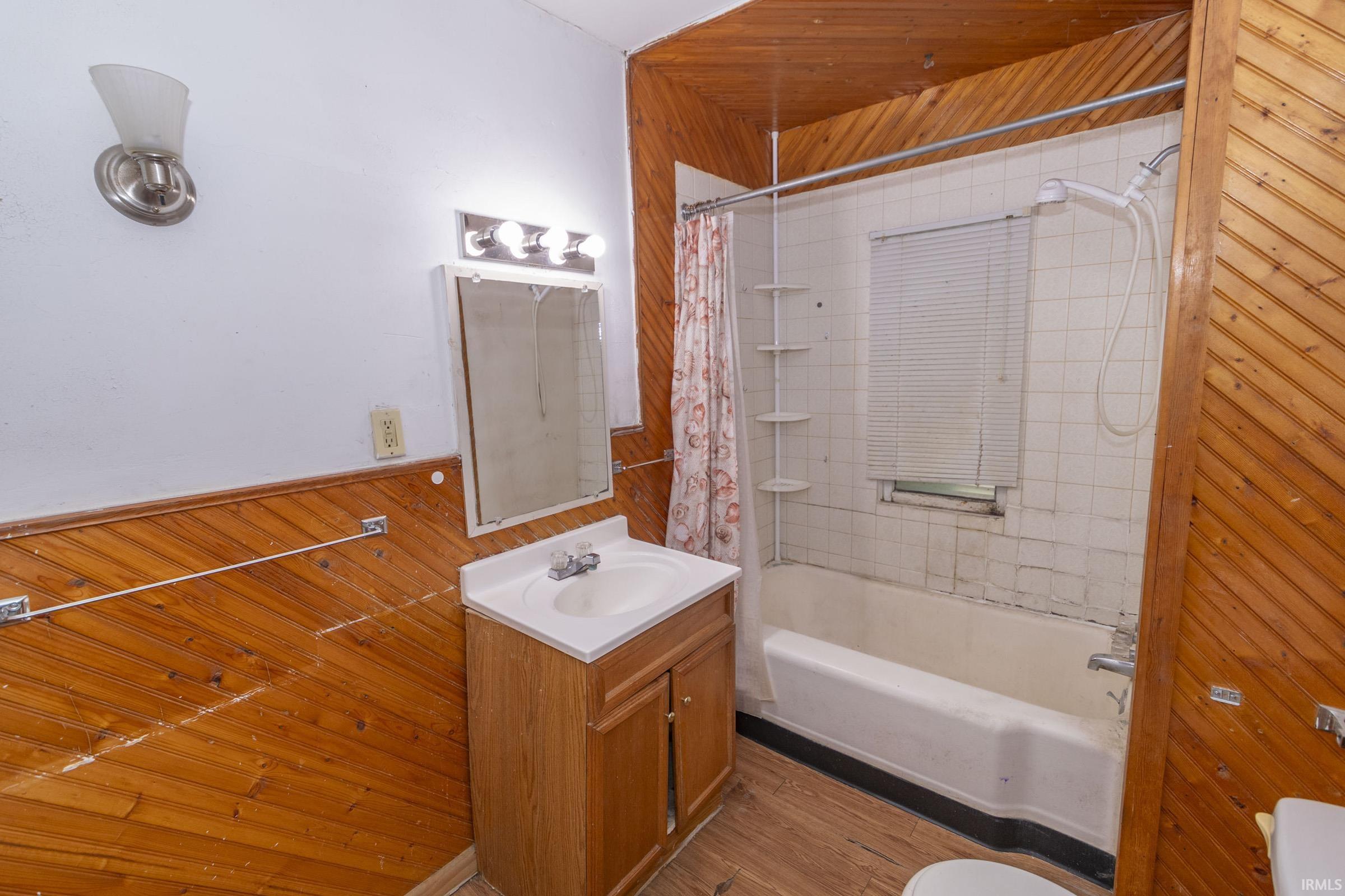 1104 Woodward Avenue South Bend IN 46616
