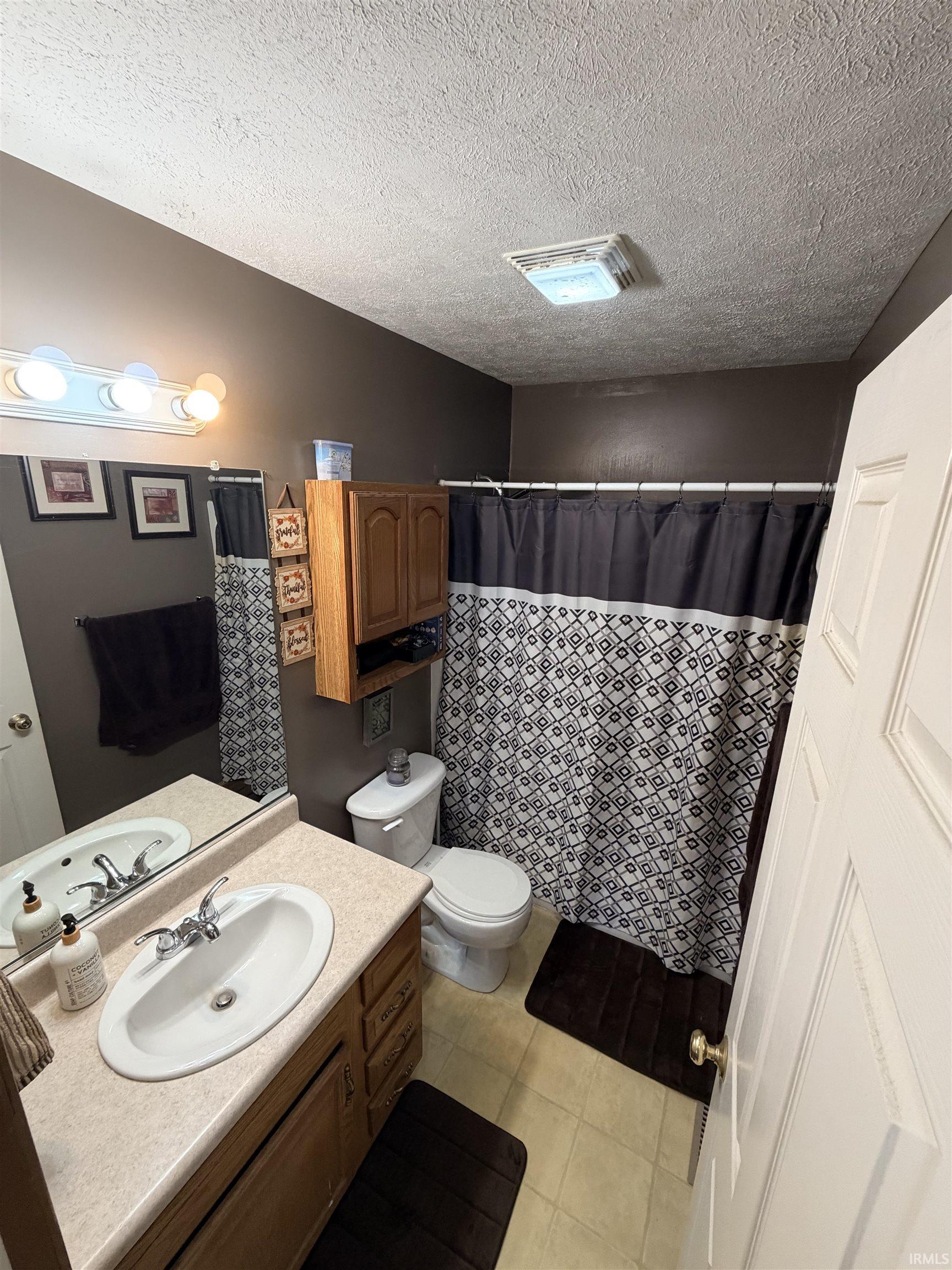 979 Highfield Court Middlebury IN 46540