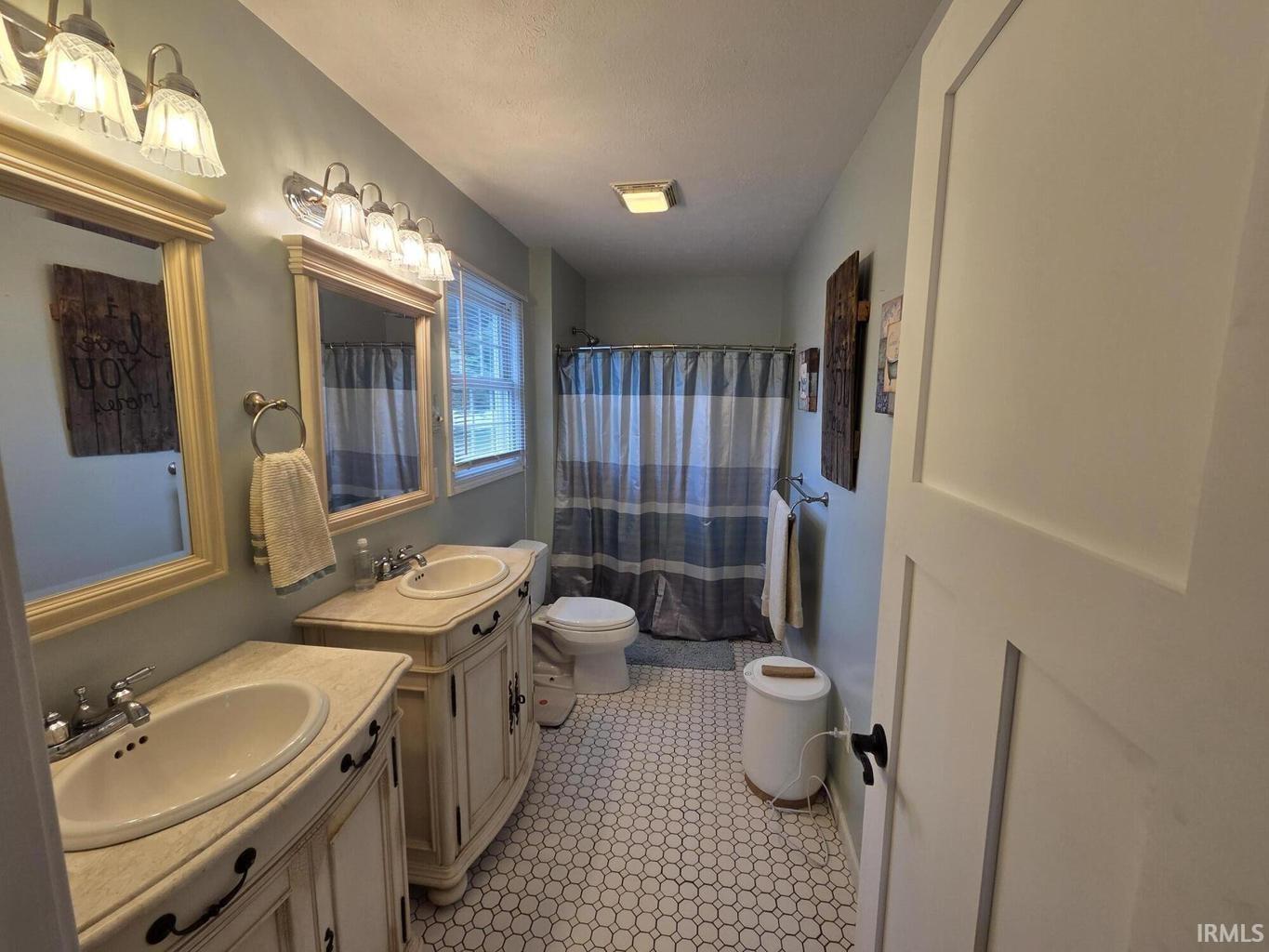 4084 W Shore Drive Bremen IN 46506