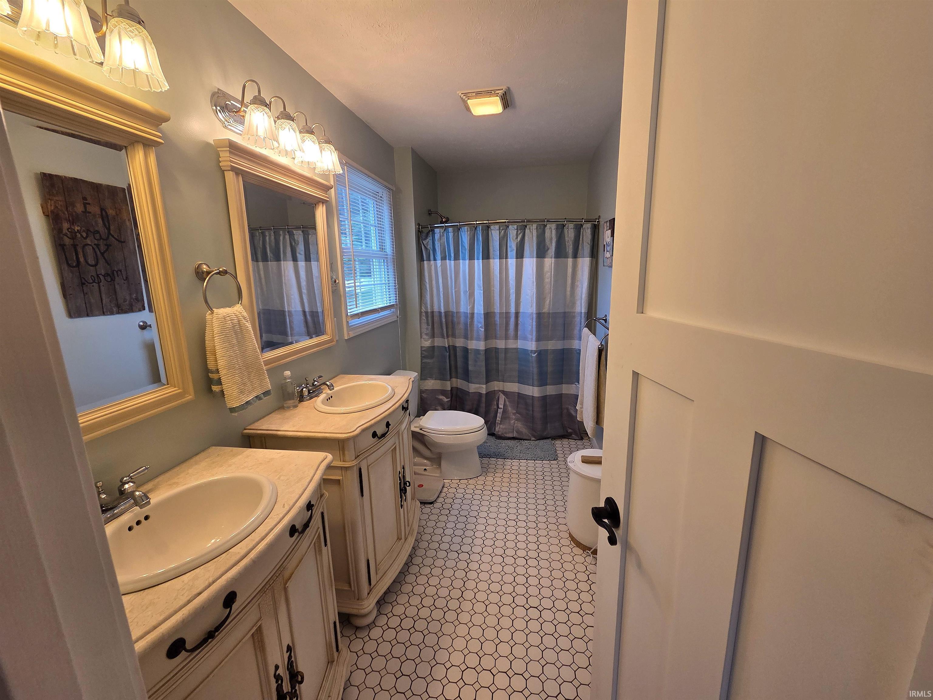 4084 W Shore Drive Bremen IN 46506