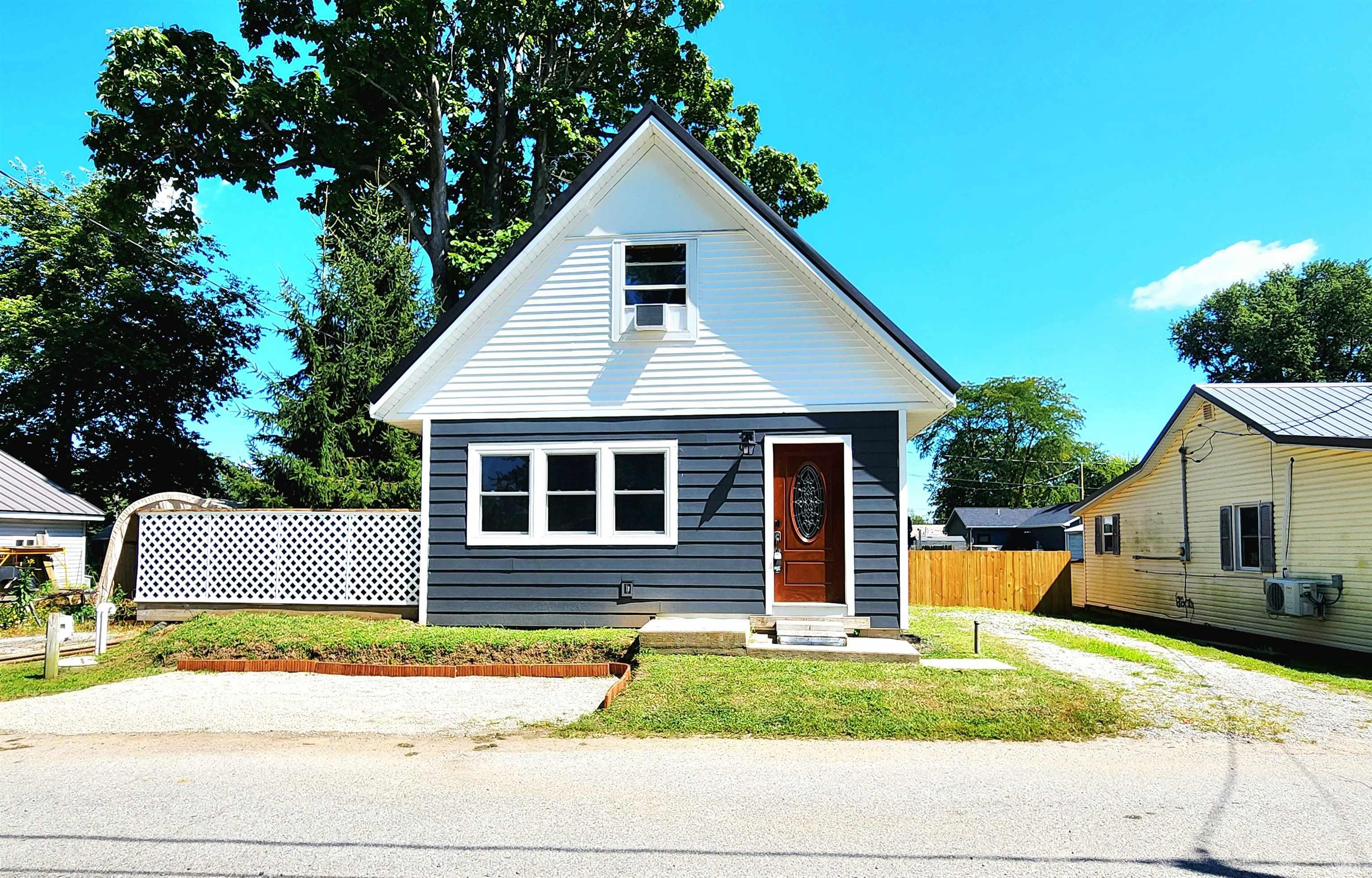 0707 S Oakwood Drive Cromwell IN 46732