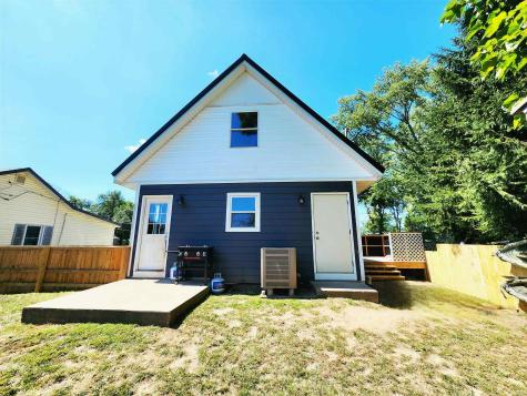 0707 S Oakwood Drive Cromwell IN 46732