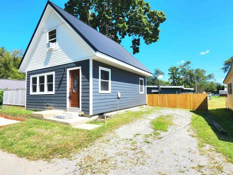 0707 S Oakwood Drive Cromwell IN 46732