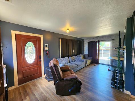 0707 S Oakwood Drive Cromwell IN 46732