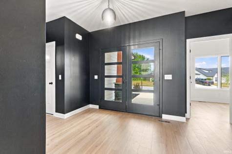576 Sandringham Pass Fort Wayne IN 46845