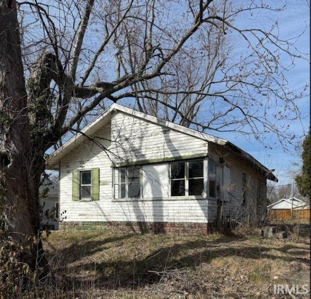 812 W 3rd Street Bicknell IN 47512