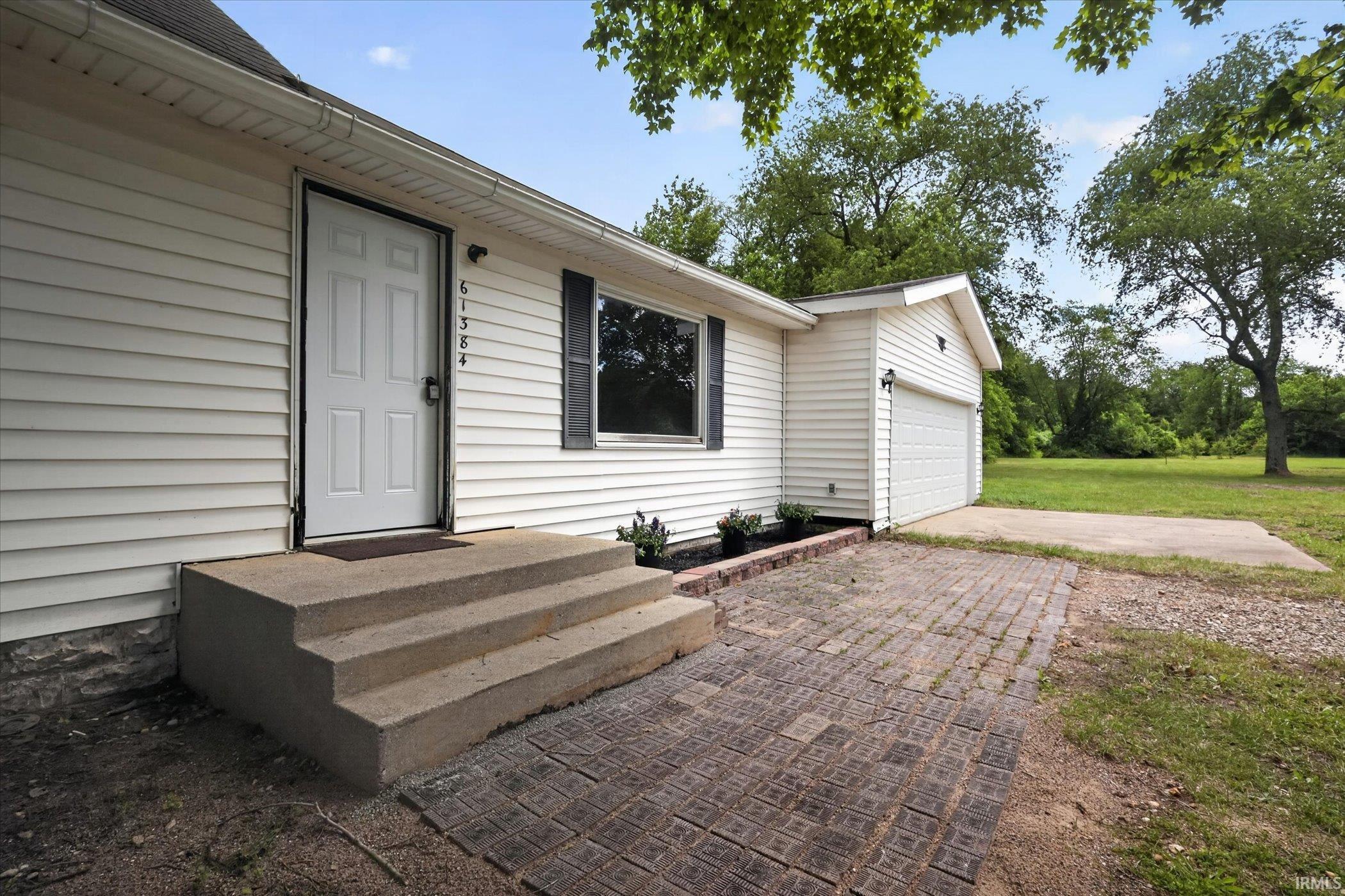 61384 Oak Road South Bend IN 46614