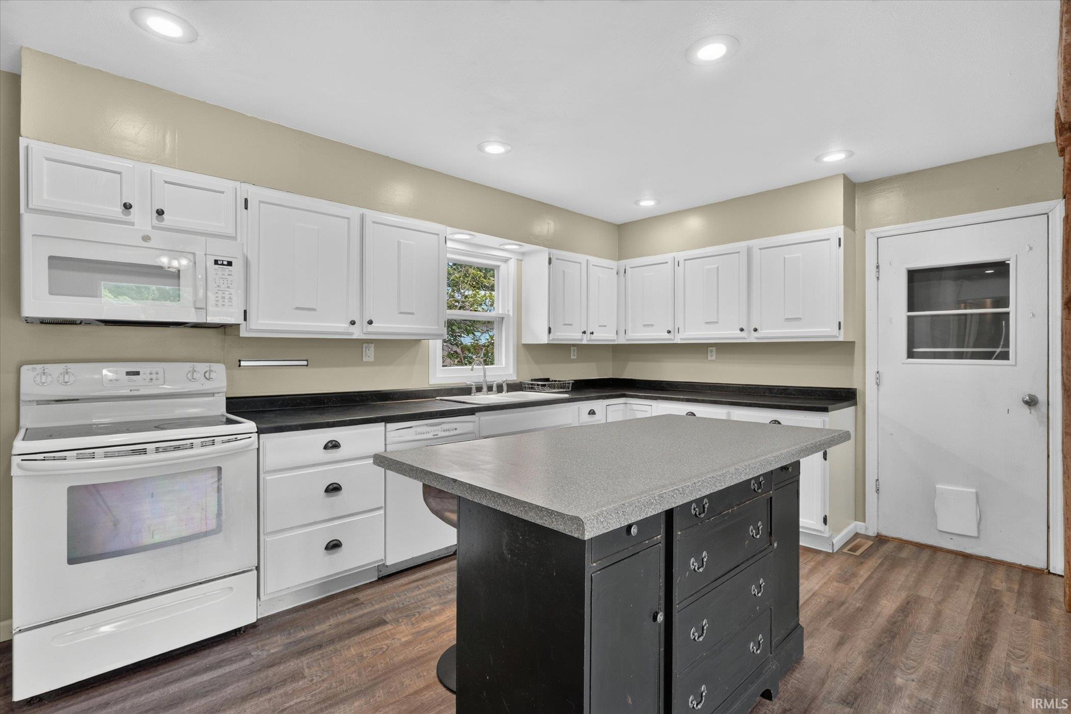 61384 Oak Road South Bend IN 46614