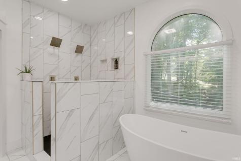 51855 Westwood Forest Drive South Bend IN 46628