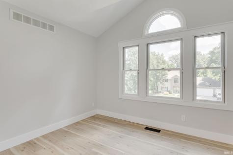 51855 Westwood Forest Drive South Bend IN 46628