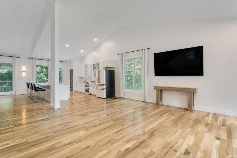 51855 Westwood Forest Drive South Bend IN 46628