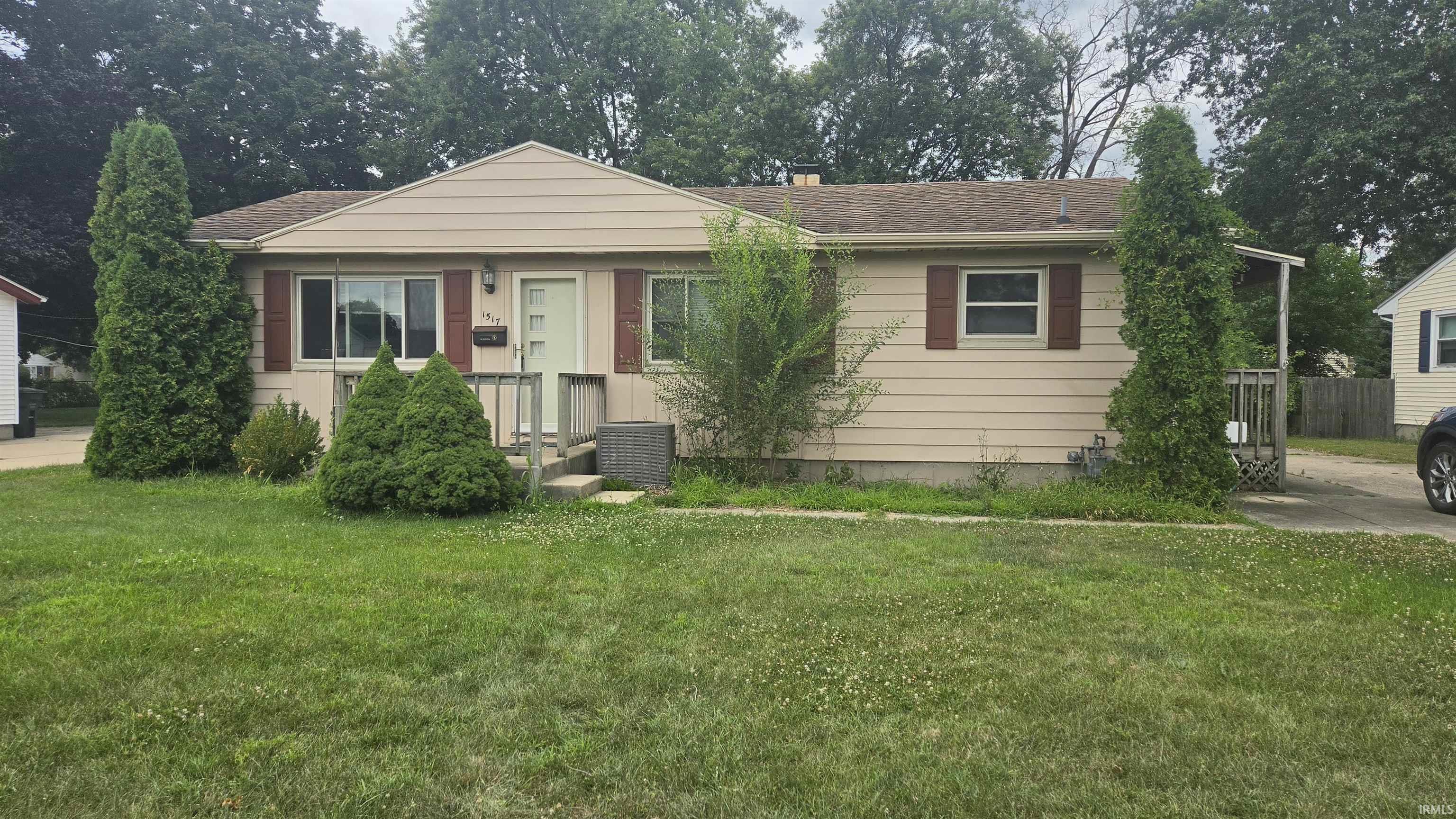 1517 Crestwood Boulevard South Bend IN 46635