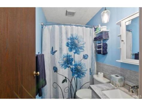 915 Edgehill Lane Anderson IN 46012