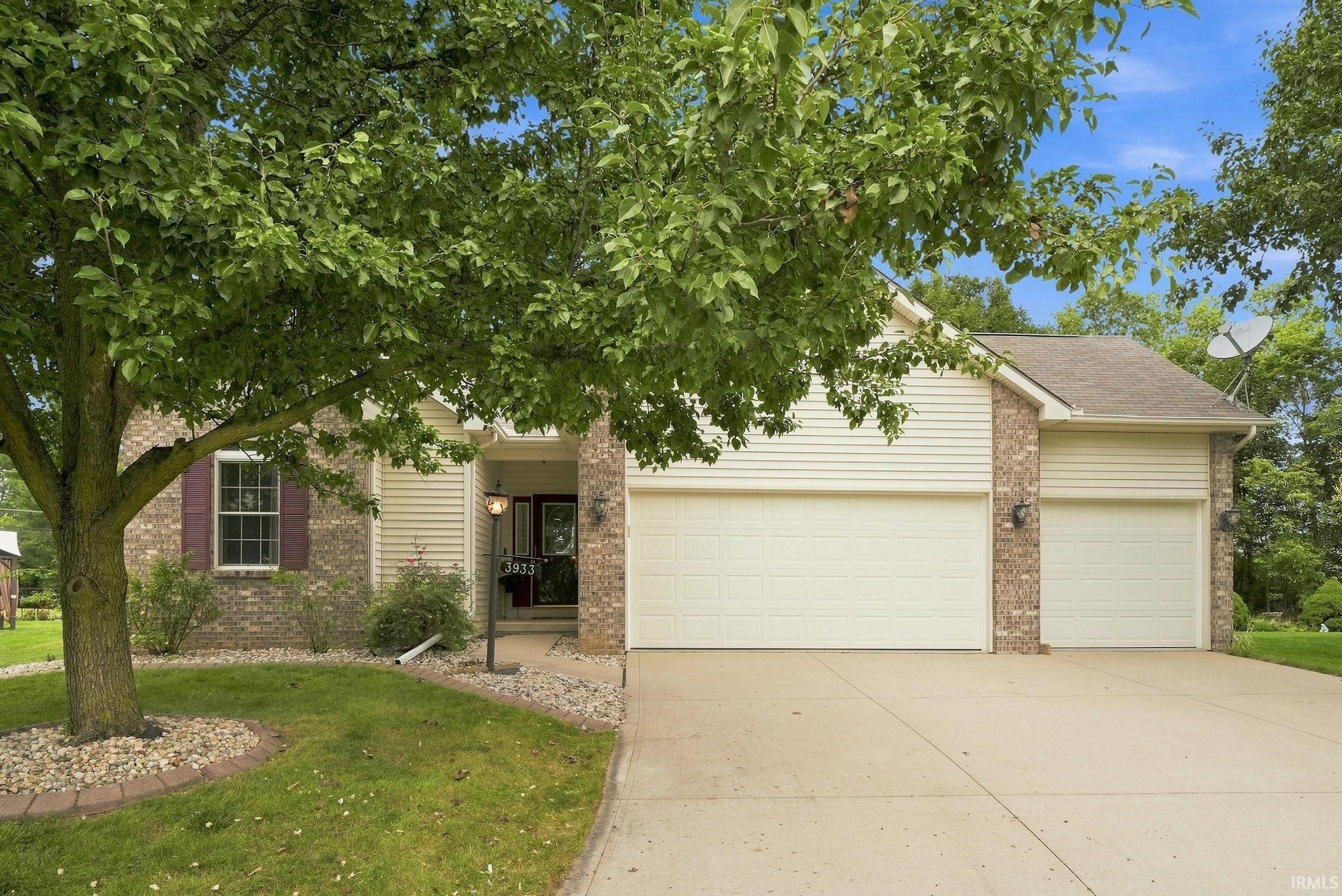 3933 Whitfield Chase Fort Wayne IN 46815