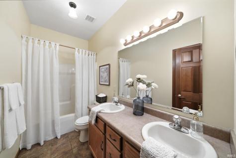3933 Whitfield Chase Fort Wayne IN 46815