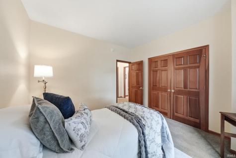 3933 Whitfield Chase Fort Wayne IN 46815