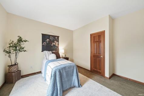 3933 Whitfield Chase Fort Wayne IN 46815