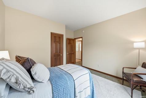3933 Whitfield Chase Fort Wayne IN 46815