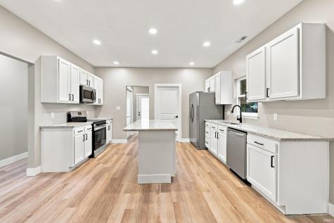 2710 N B Street Elwood IN 46036
