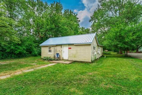 407 E Maple Street Gaston IN 47342