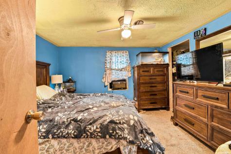 407 E Maple Street Gaston IN 47342
