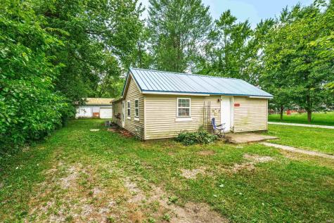 407 E Maple Street Gaston IN 47342