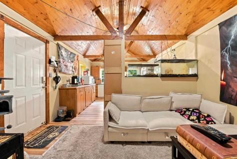 407 E Maple Street Gaston IN 47342