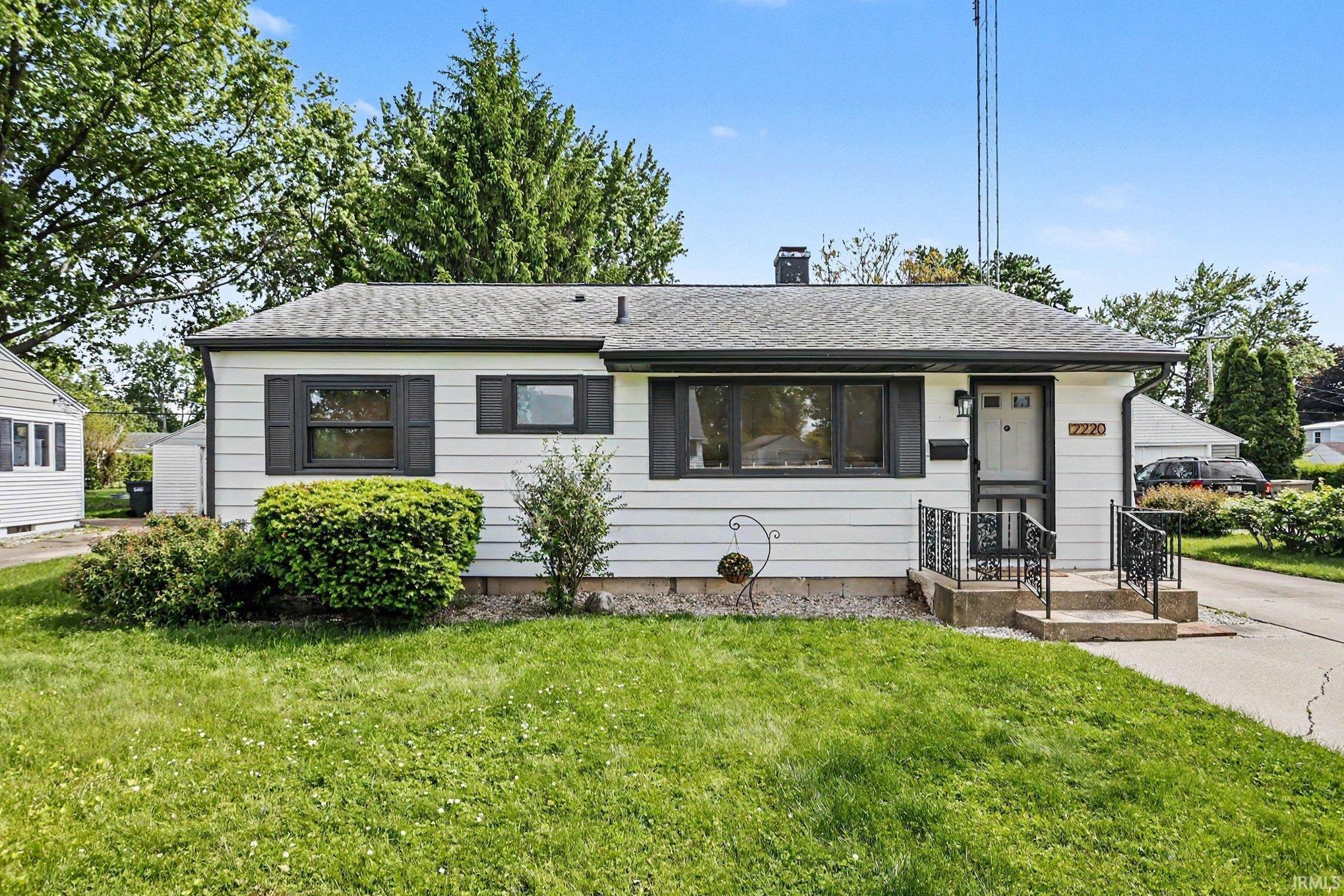 2220 Solomon Avenue South Bend IN 46615