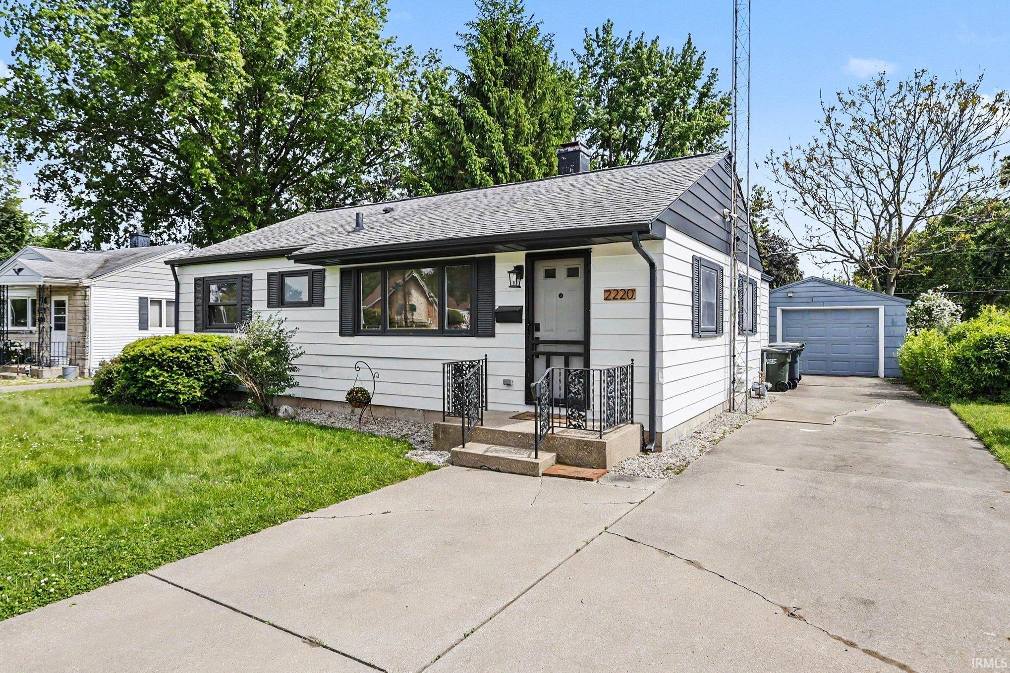 2220 Solomon Avenue South Bend IN 46615