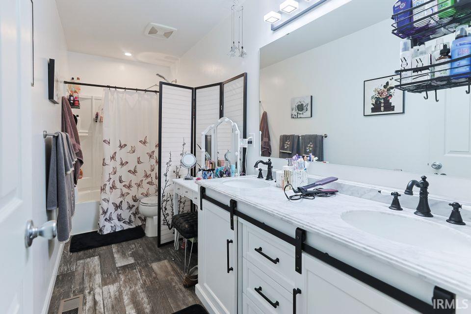 10500 Roszalka Court Granger IN 46530