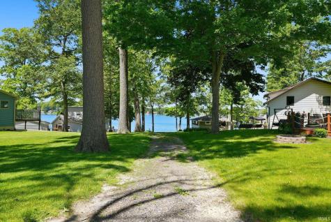 5498 S 980 E Wolcottville IN 46795