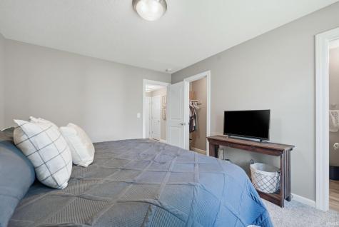 5498 S 980 E Wolcottville IN 46795