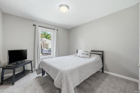 5498 S 980 E Wolcottville IN 46795