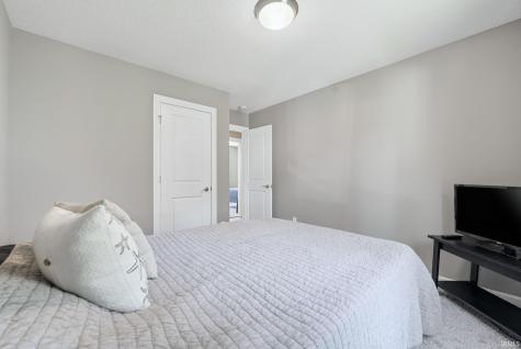 5498 S 980 E Wolcottville IN 46795