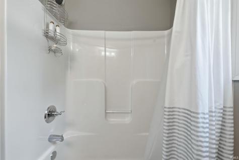 5498 S 980 E Wolcottville IN 46795