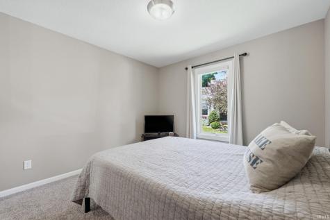5498 S 980 E Wolcottville IN 46795