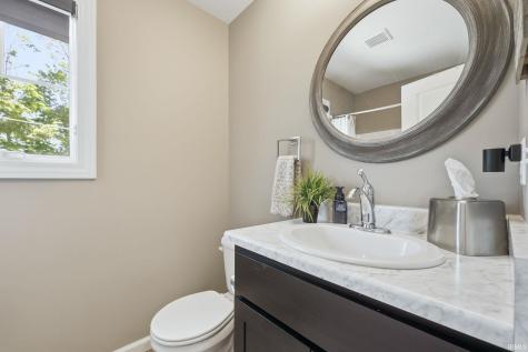 5498 S 980 E Wolcottville IN 46795