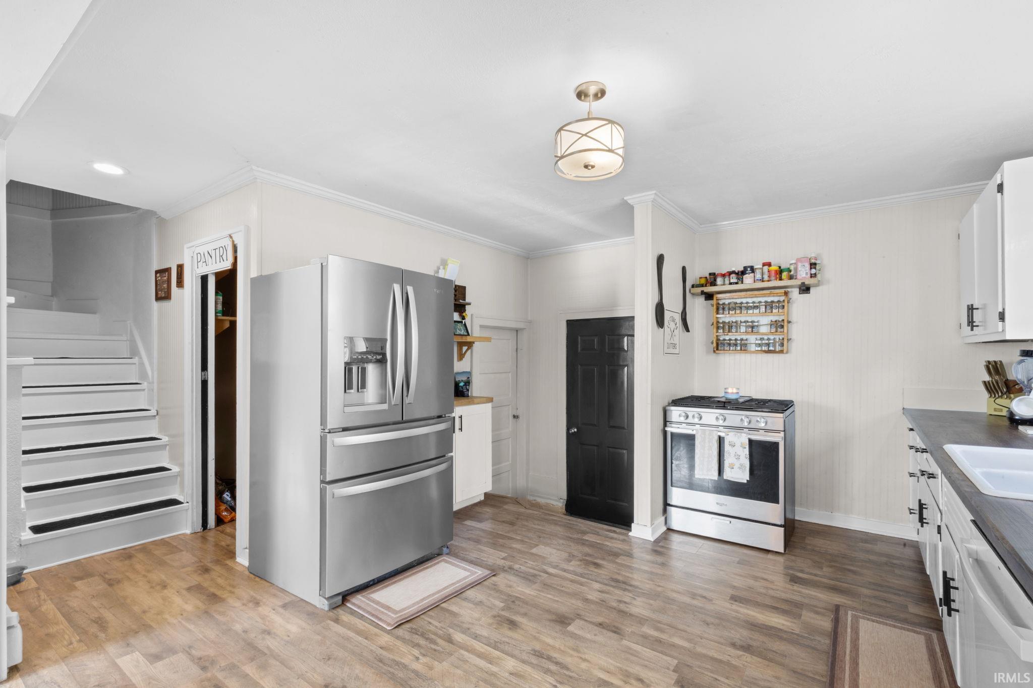 203 N Oakland Avenue Nappanee IN 46550